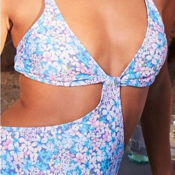 Lulus Le Soleil Blue Floral Print Cutout High Cut One-Piece Swimsuit Medium NEW - Picture 9 of 13